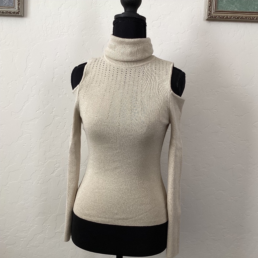 Intempo women’s gold cold shoulder, sz extra small, with small gold studs